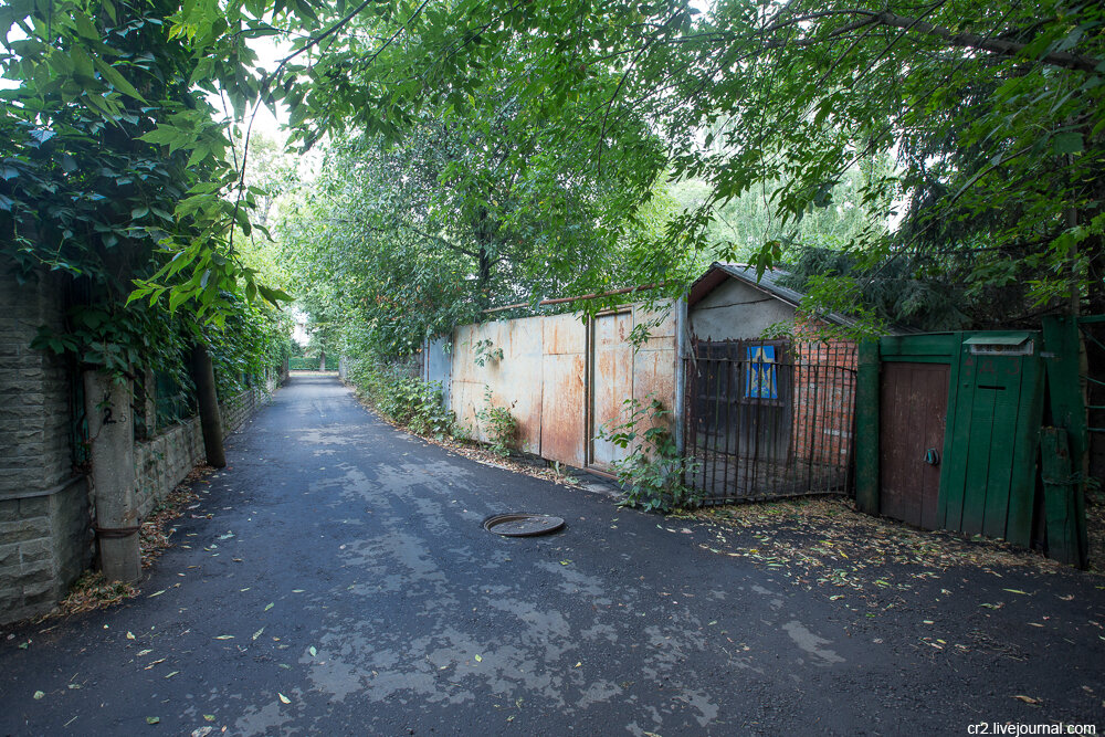 Самая короткая улица в мире. Улица Венецианова в Москве. Улица Венецианова Сокол. Самая короткая улица в Москве. Самая маленькая улица в Москве.