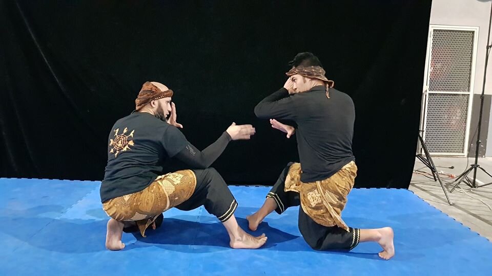 Вариант применения позиции кошки (kucin) в Silat Buka Lingkaran
