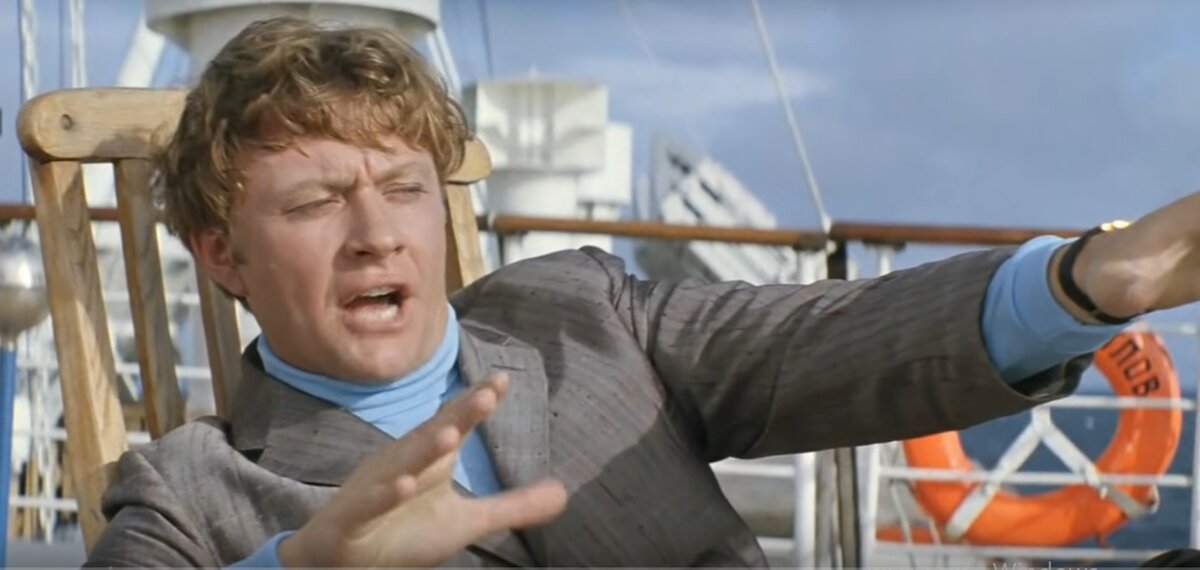 скриншот (кадр) из фильма "Бриллиантовая рука". Исполнение песни "Остров невезения"