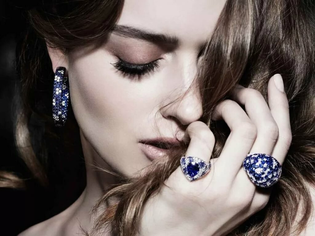 Ювелирные украшения с сапфирами. Картинка взята с просторов интернета.