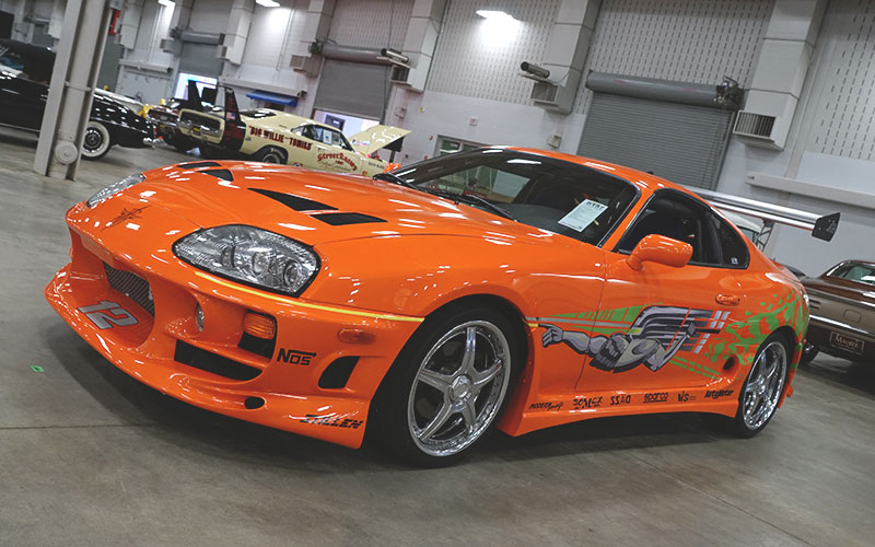 Toyota Supra С "Супры" все началось, ею же и закончилось, что вполне логично. Эпизод отбытия Брайана О'Коннора в закат на белом купе стал, наверное, самым щемящим эпизодом всей франшизы, а снималась в нем личная Toyota Supra Брайана… то есть, Пола. Вообще, в "Форсажах" регулярно светились машины из коллекции актера, но этот снимали уже после его трагической гибели.

