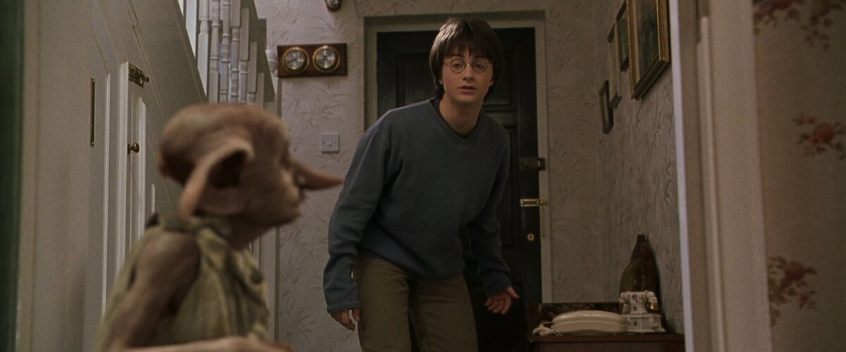 От гарри: Правое плече впереди, левая нога позади. 