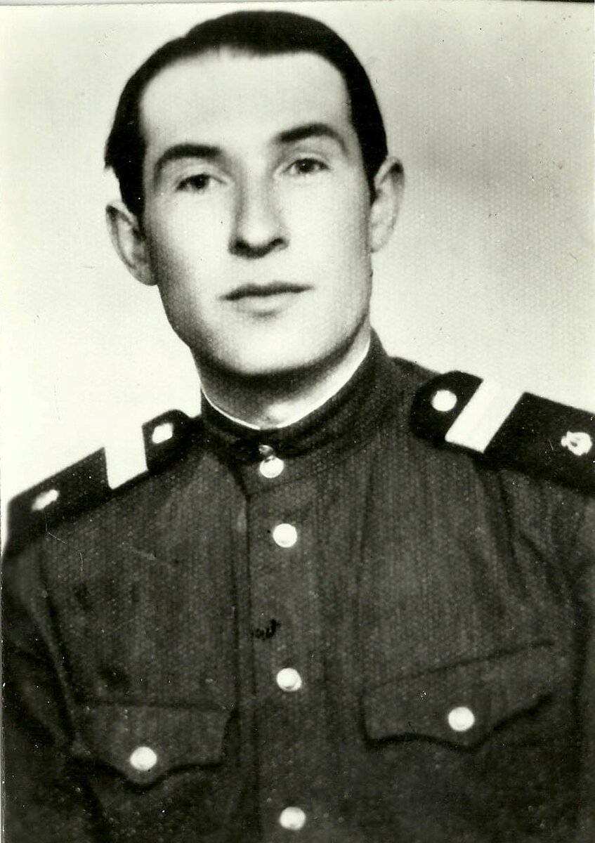 Геннадий Алексеевич Проворов. 1945 - 1946 г.г. Фото из личного                                                            архива сына фронтовика Валерия Проворова.