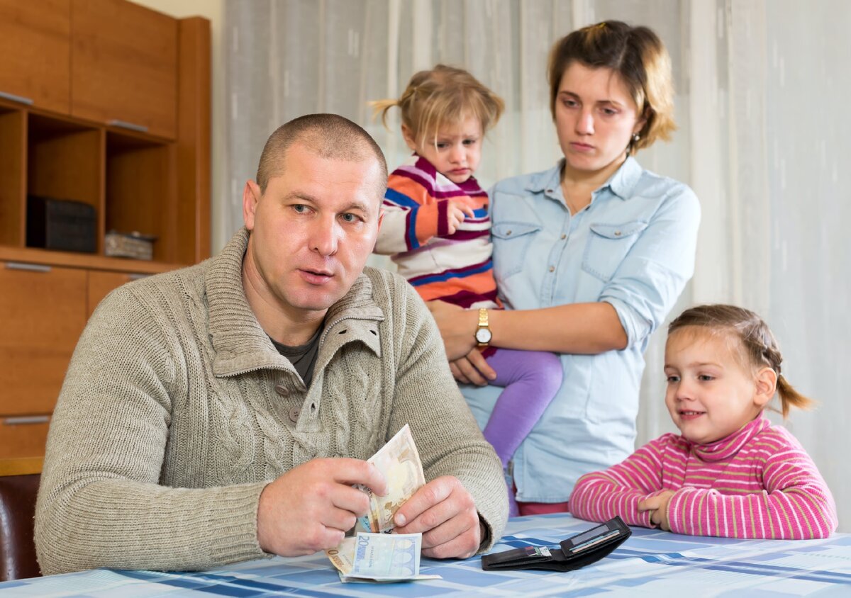 Семья с двумя детьми. /Фото: images.theconversation.com