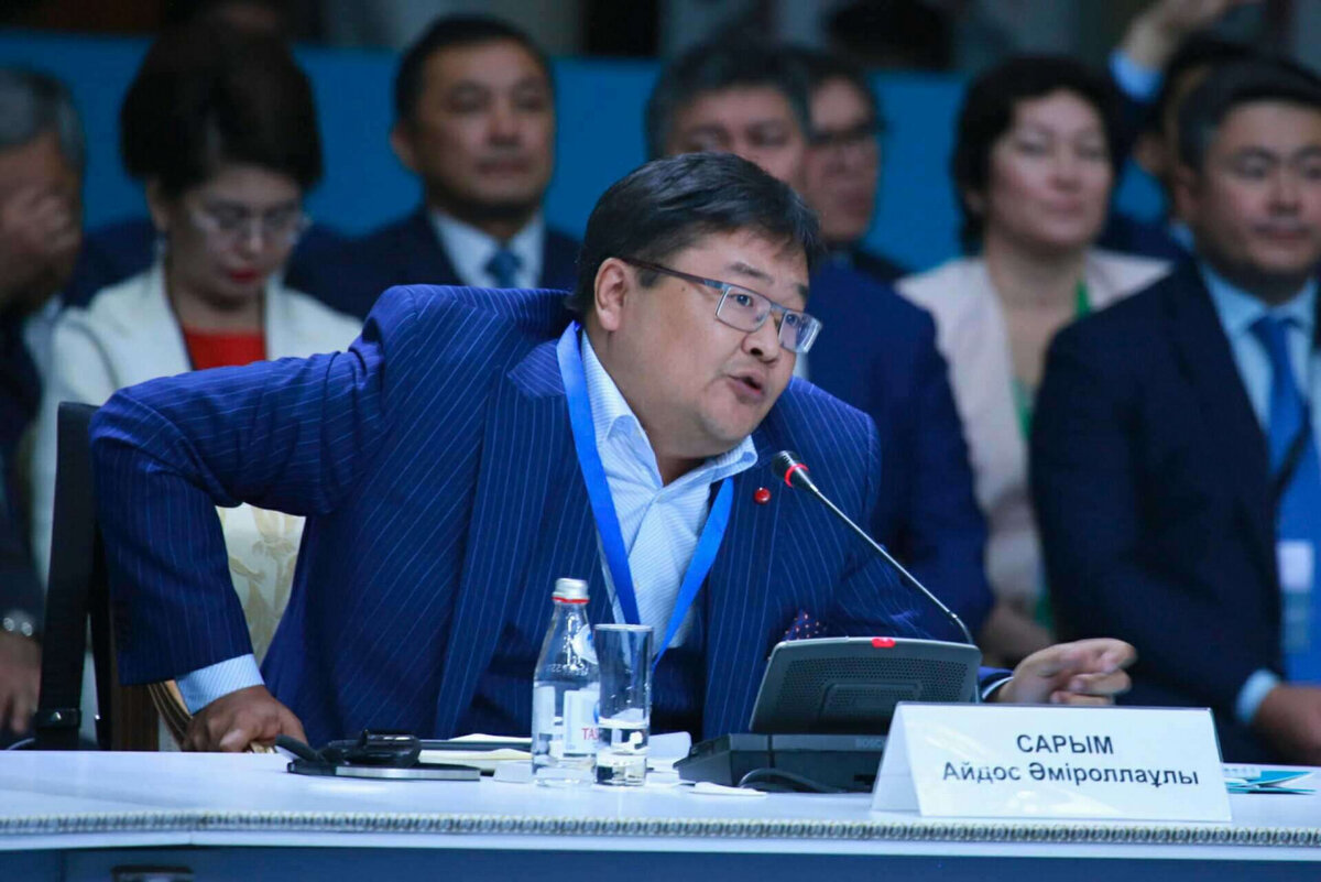 Фото айдос. Фото айдос. Политолог айдос сарым. Айдос сарым депутат мажилиса парламента рк. Сарый.