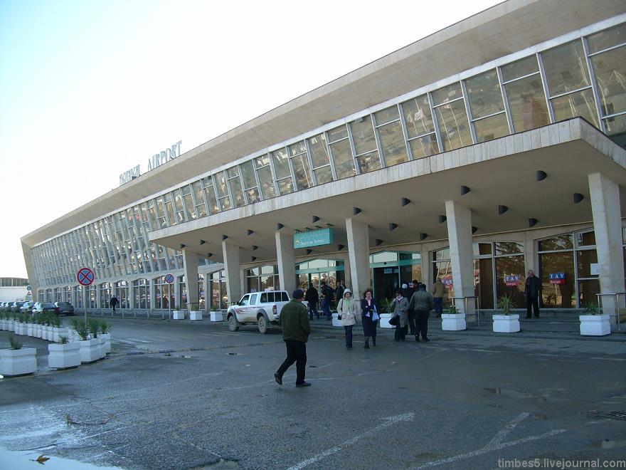 Старый (уже) терминал аэропорта. 