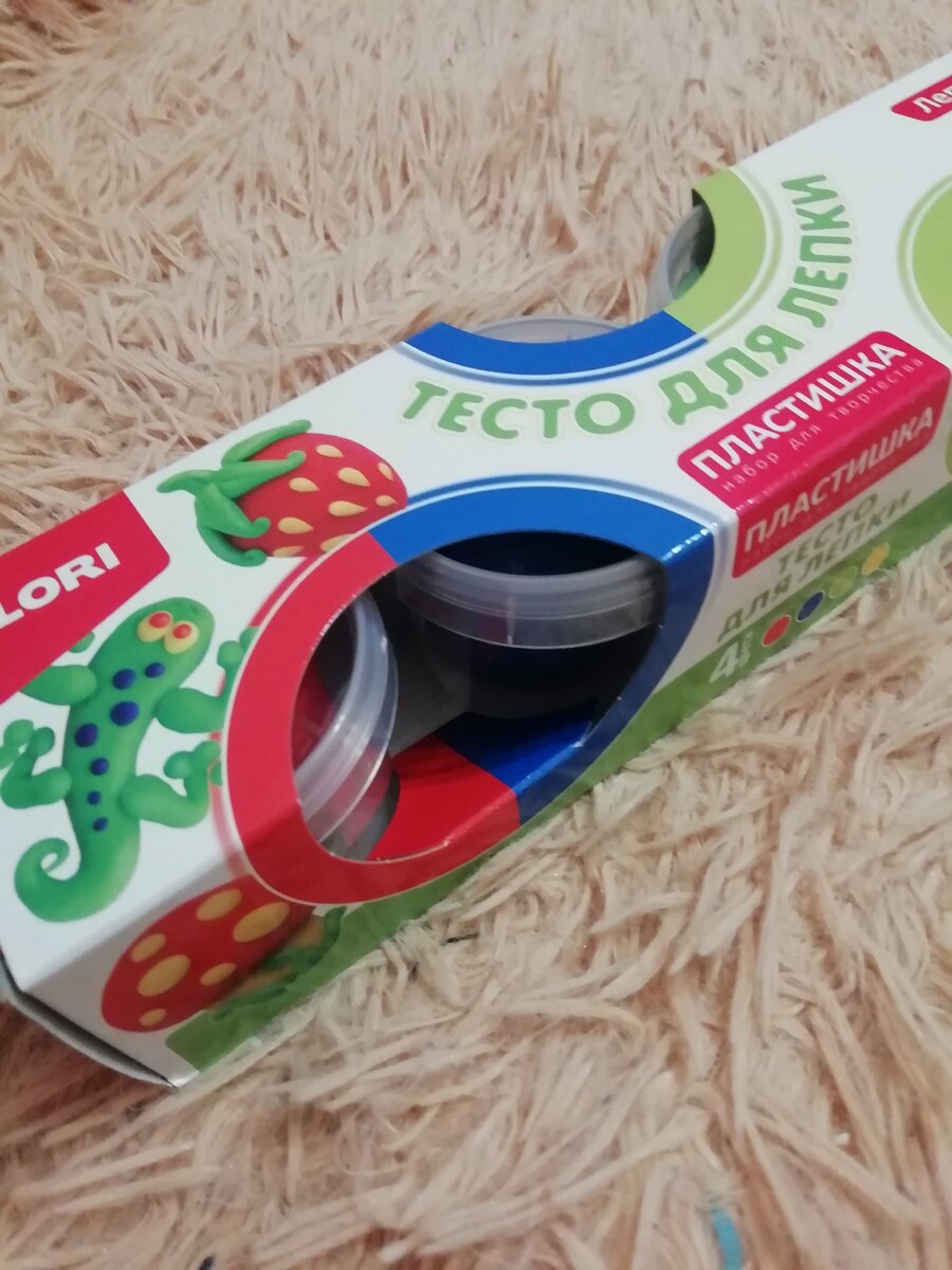 Отличное тесто для лепки,  состав: мука, вода, красители, соль 