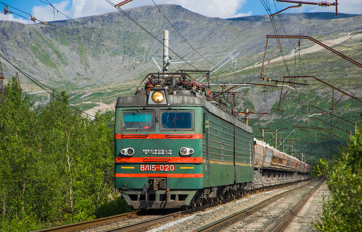 Электровоз ВЛ15-020, Мурманская область, АО «Апатит», перегон Юкспориок — Вудъявр, 2016 г., автор: Владик, сайт trainpix.org