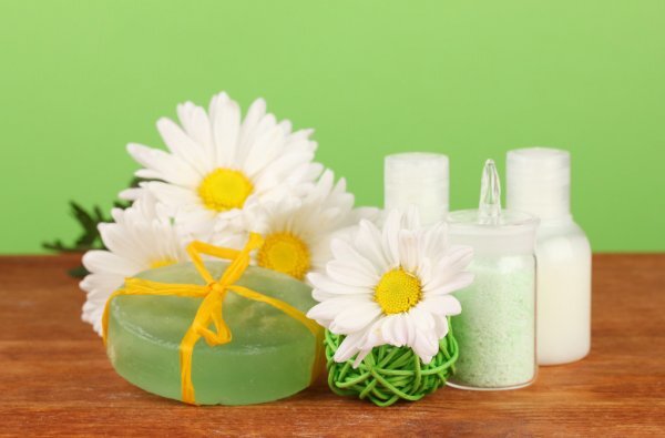 https://st.depositphotos.com/1177973/1403/i/950/depositphotos_14032775-stock-photo-ingredients-for-soap-making-on.jpg
