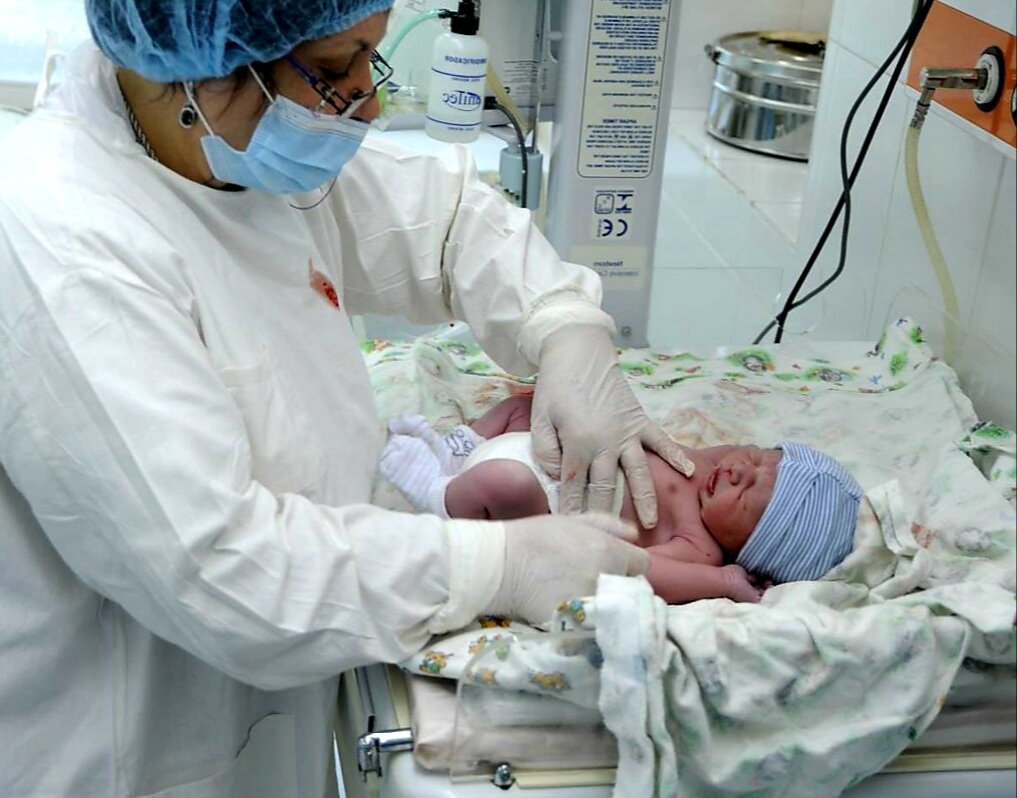 Осмотр новорожденного