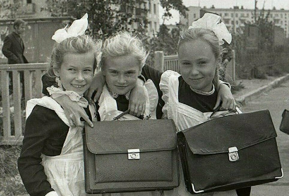 Фото взято из свободных источников. Фото Нины Свиридовой и Дмитрия Воздвиженского  ( насколько я поняла, это фотографы времен СССР, и у них много потрясающих работ; если ошибаюсь- поправьте меня, буду благодарна)