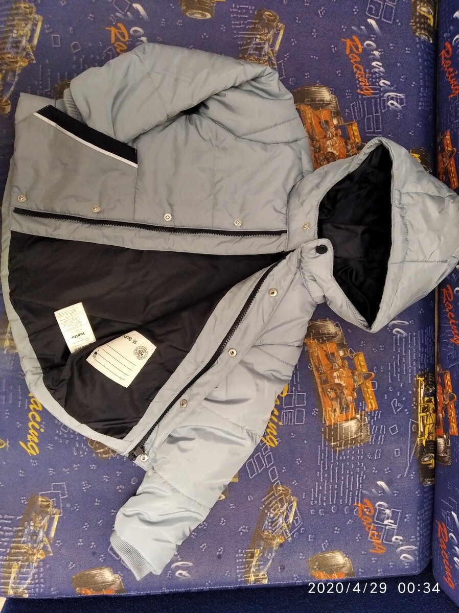 Куртка еврозима. 500р. Ростовка 104 см. Влаго и ветрозащитная ткань. По нашей погоде подойдёт на холодную весну-осень. 