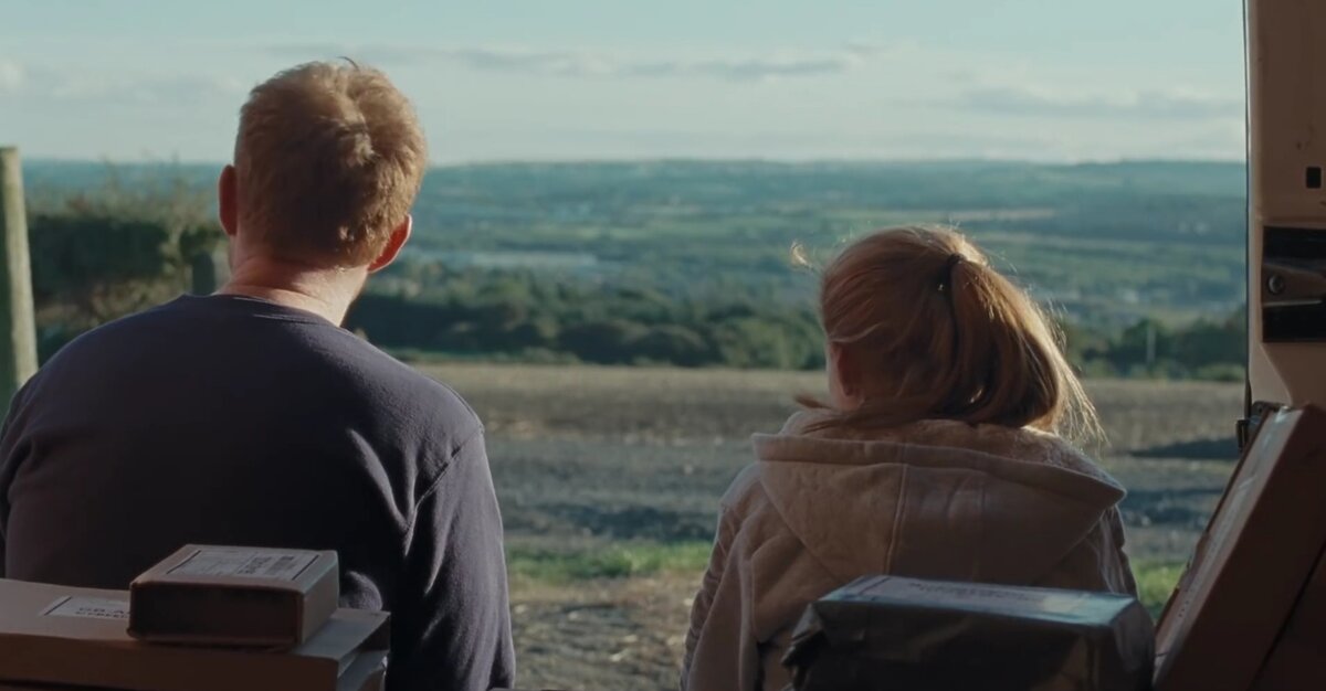 Кадр из фильма "Извините, мы вас не застали" 