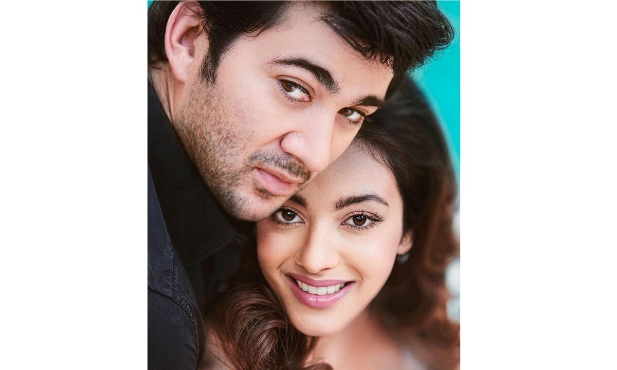 Каран Деол и Саххер Бамба в фильме «Момент за моментом» / источник фото: Инстаграм Карана Деола