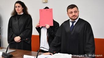 Дженифер В. на скамье подсудимых