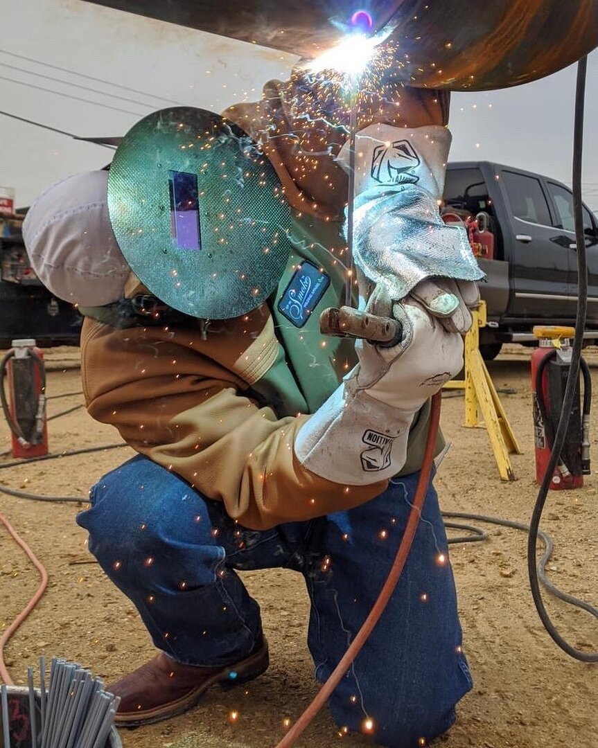 Американский сварщик за работой в маске "Pancake" ("Блинчик"). Ещё фото справа 6 фото справа ->->->