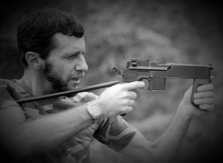 
Стрелок с пистолетом-пулеметом PASAM

