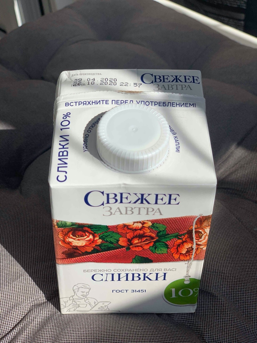 Я беру сливки 10% , но можно взять любое молоко по вкусу , и капсулу кофе. 