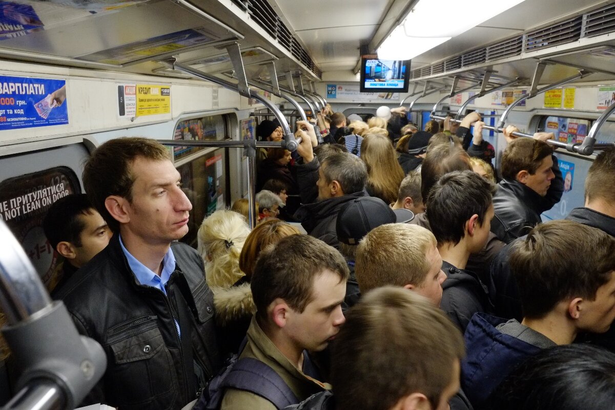 толпа в метро москвы