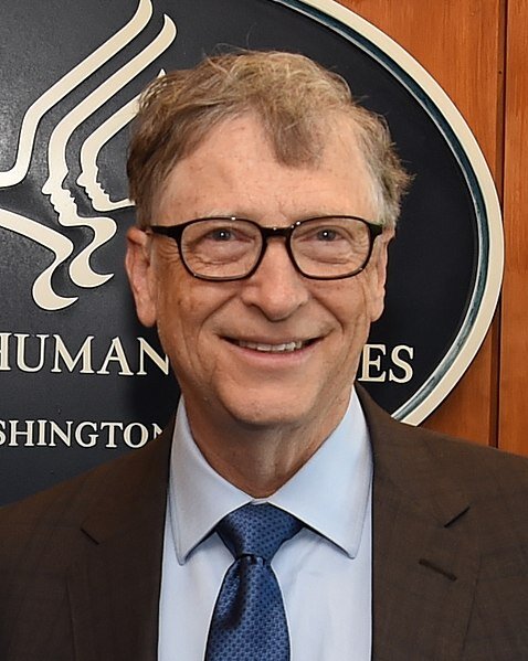 Билл Гейтс (https://commons.wikimedia.org/wiki/File:Bill_Gates_2018.jpg)