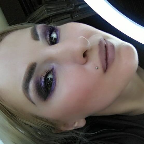 И, кстати, в сочетании с этими оттенками теней очень красиво будет смотреться фиолетовая тушь.