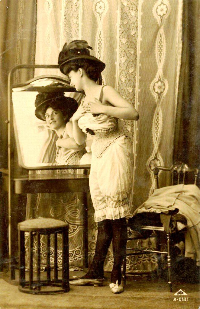 Отношение к дамскому туалету было очень трепетное