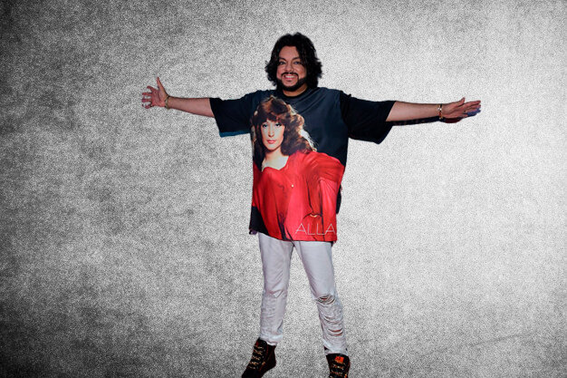 Молодежь и не догадывается, что рост короля эстрада Филиппа Киркорова - 203 см. А раньше он испытывал неудобства со сверстниками, но переборол стресс.