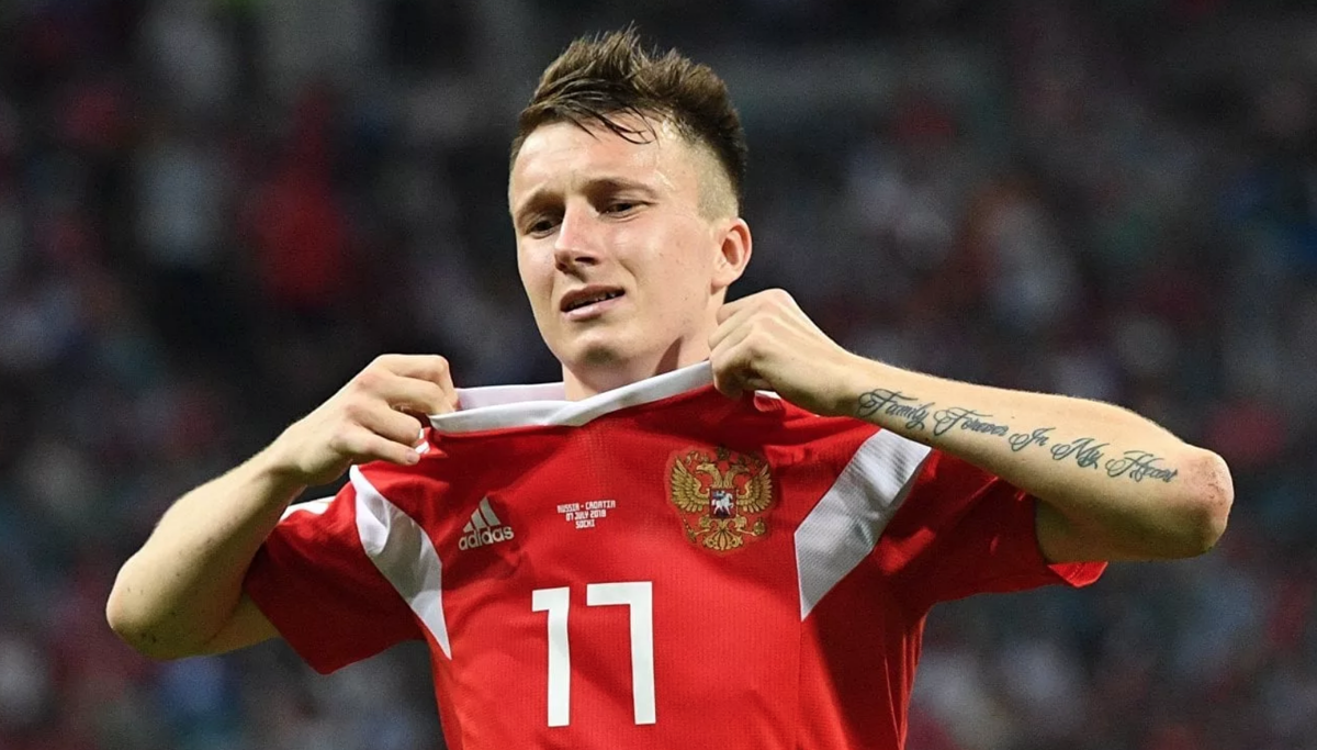 Александр Головин в сборной России. Фото sports.ru