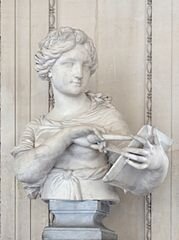 Рис. 1. Муза геометрии (статуя находится в музее Лувра, Франция)