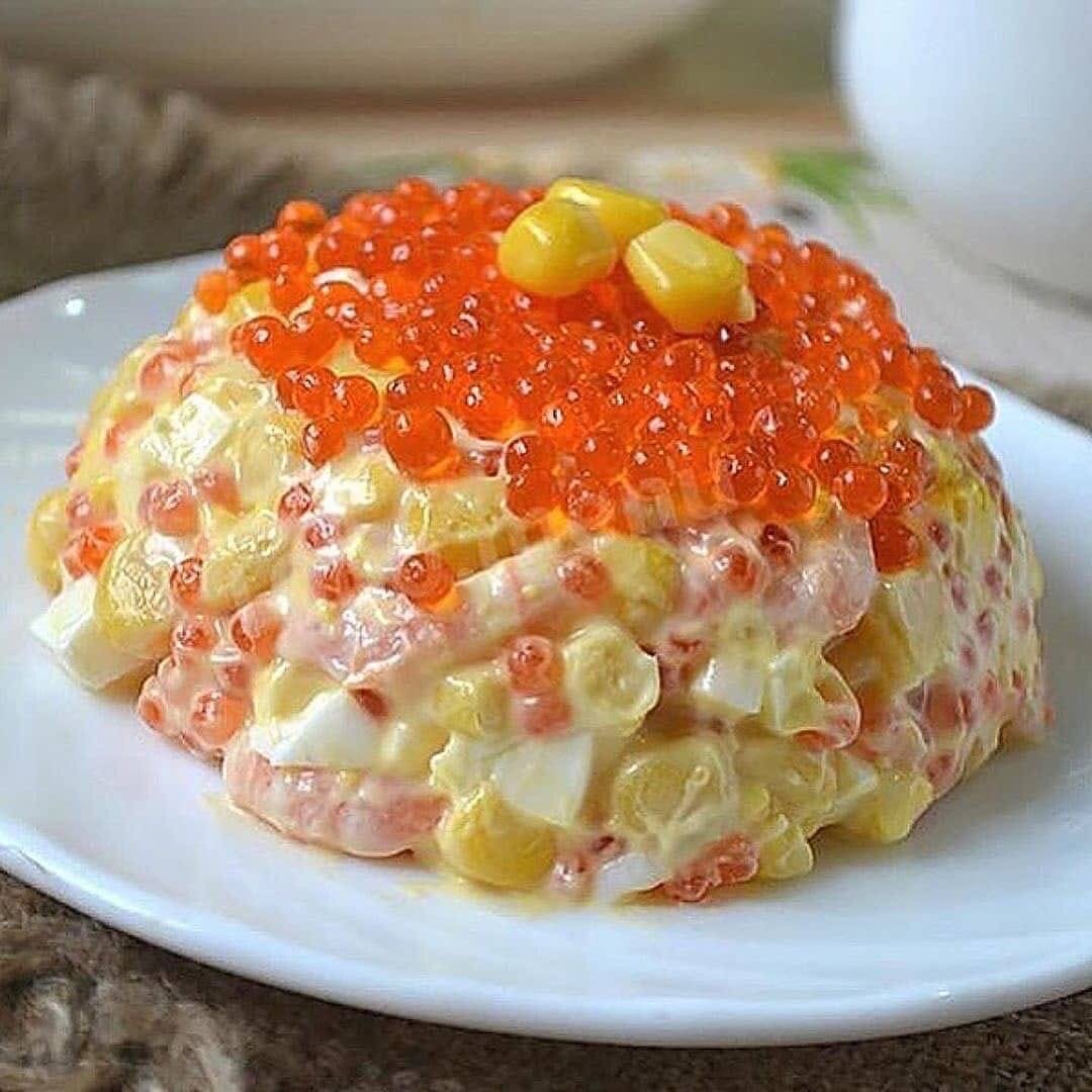 САЛАТ ЦАРСКИЙ С КРЕВЕТКАМИ И КРАСНОЙ ИКРОЙ | Самые вкусные рецепты | Дзен