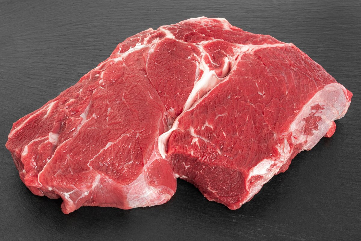 Отличительная черта парного мяса - характерная яркая окраска. 