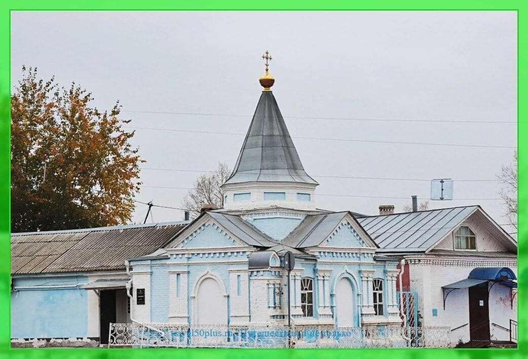 Казанская часовня, за ней Вязниковский городской рынок.