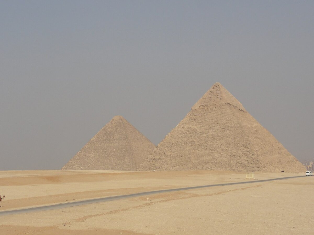 Куча пирамид. Сила Египта. Песок и куча пирамид. Пустыня куча пирамид.