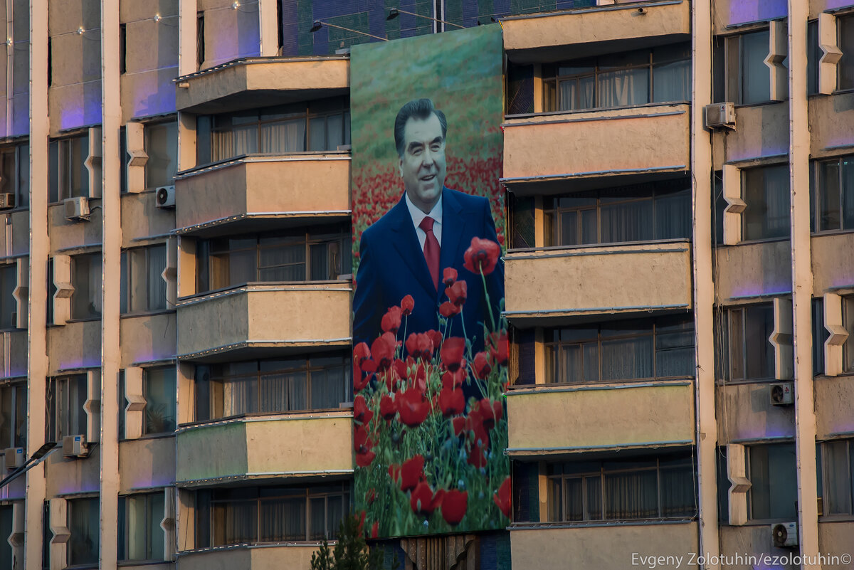 Президент Таджикистана бороду не носит и никому не советует