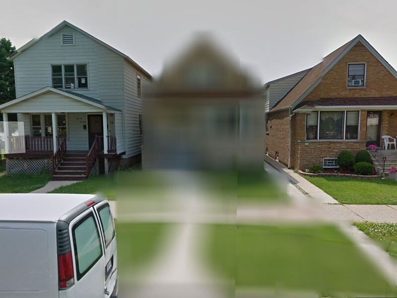 Размытый дом в Google Street View.