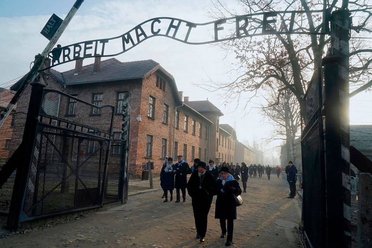 Конц. Концентрационный лагерь Освенцим (Auschwitz concentration Camp), Польша. Лагеря Освенцим Аушвиц-Биркенау. Холокост Аушвиц Биркенау. Лагерь смерти в городе Auschwitz.