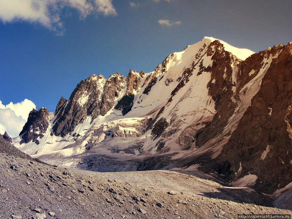 Самая высокая гора россии высотой 5642. Адыл-Су ущелье. Горы Кавказа. Эльбрус самый красивый вид. Утро в горах Адыл Су.