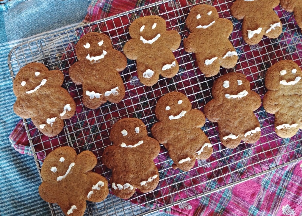 Печенье из свежего имбиря в форме человечков. 