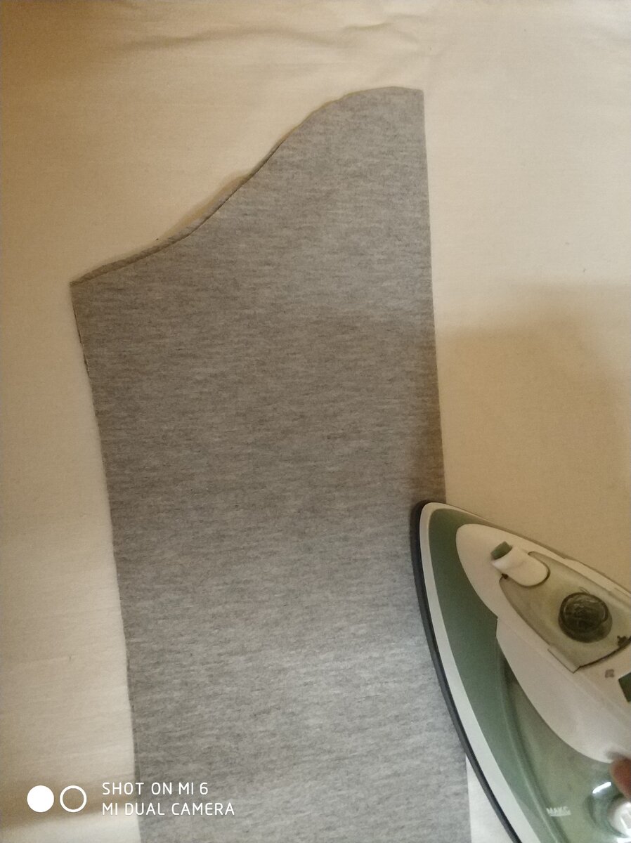 Рис 2. Деталь рукава - подготовка к центрированию лампаса