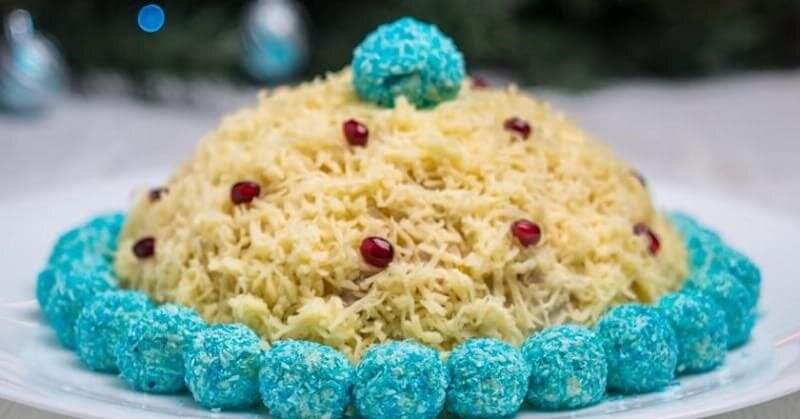 Очень красивый и вкусный Новогодний салат «Шапка Снегурочки» 