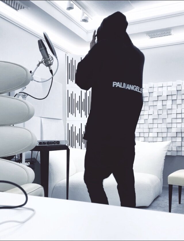 Артист за работой