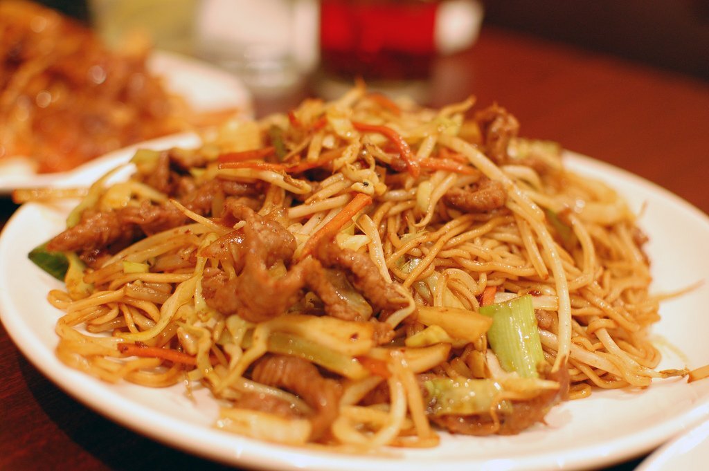 Лапша с курицей и овощами