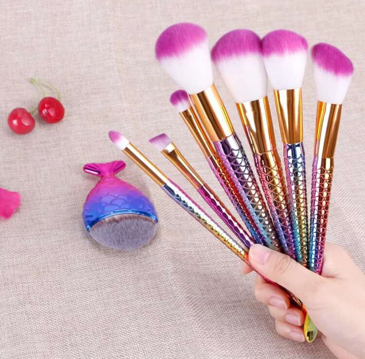 Не советую покупать комплект кистей с неизвестных , китайских сайтов  , ибо результат вас не порадует .