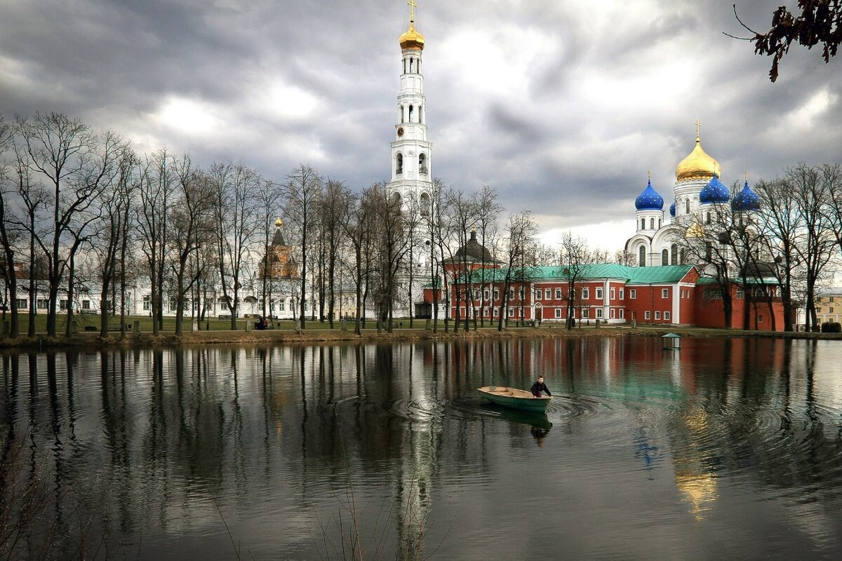 Монастырь православный в Москве