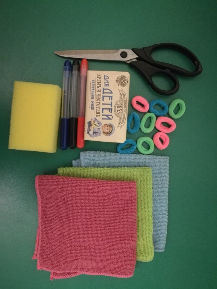 Резинки могут быть любые. А фломастеры лучше на водной основе.