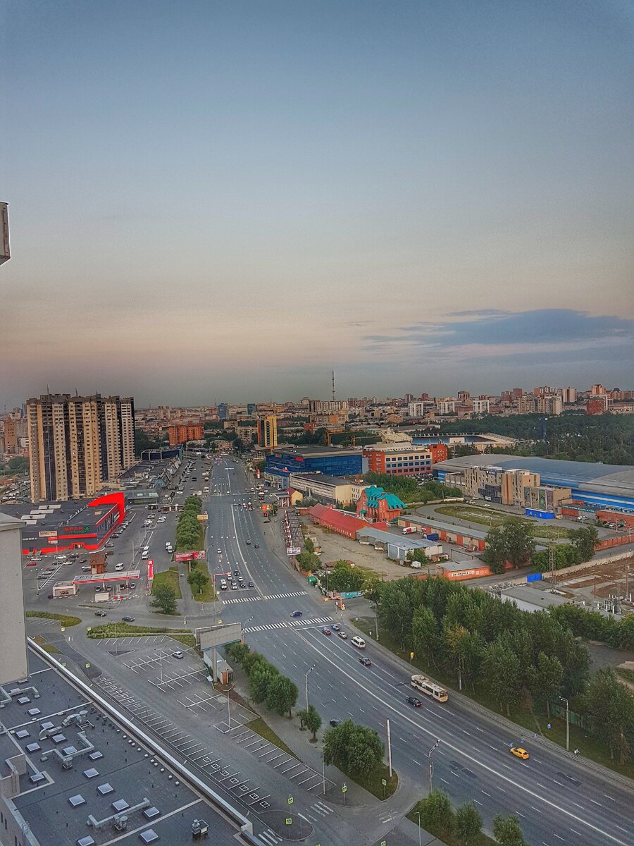 Приятно обедать и смотреть в окно 