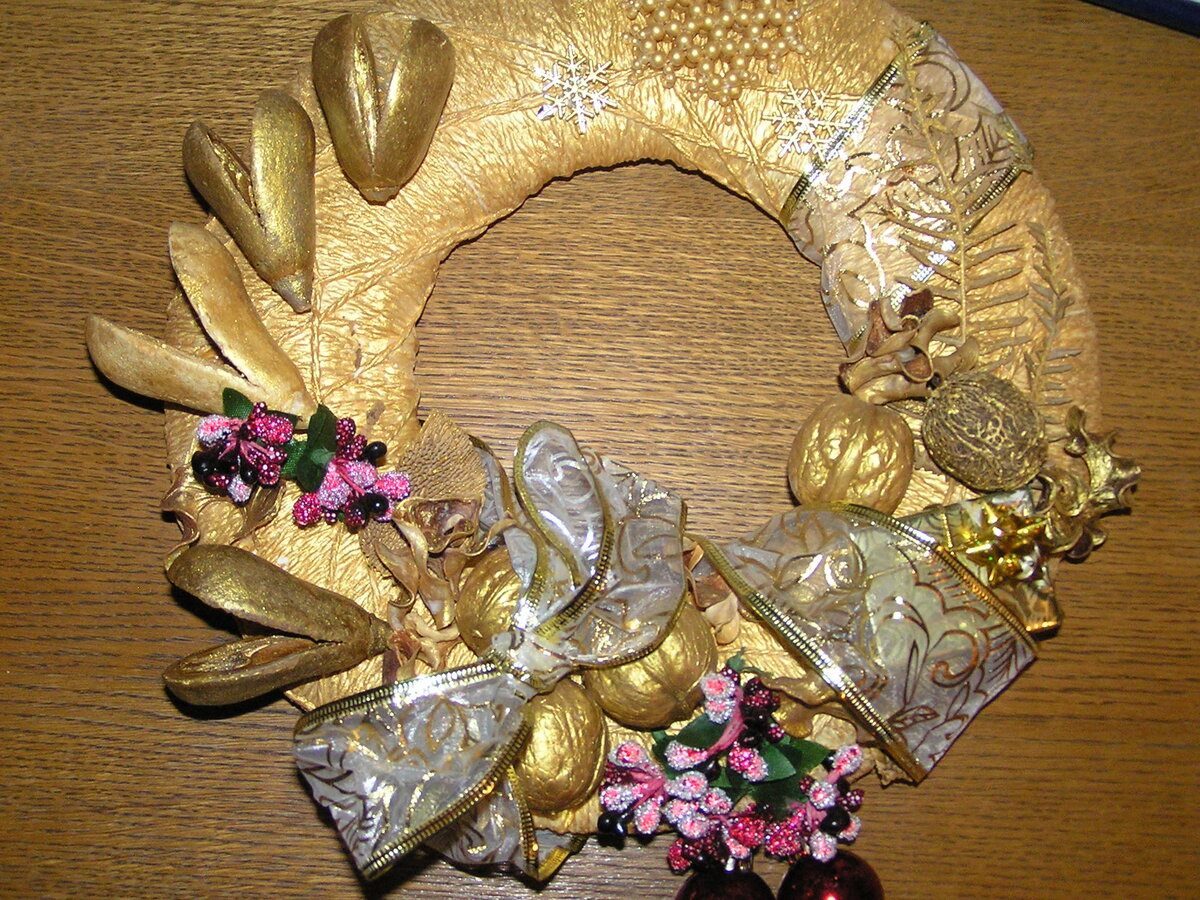 Тут картон обмотала нитками