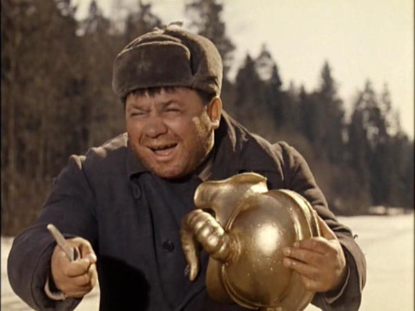 Доцент с македонским шлемом