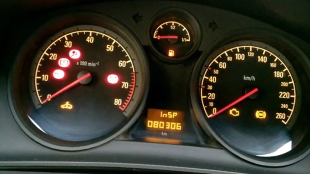 Индикатор давления масла гранта. Лампа давления масла пежо 206. Горит лампа давления масла. Долго горит давление масла. Пежо 206 лампочка аварийного давления масла.