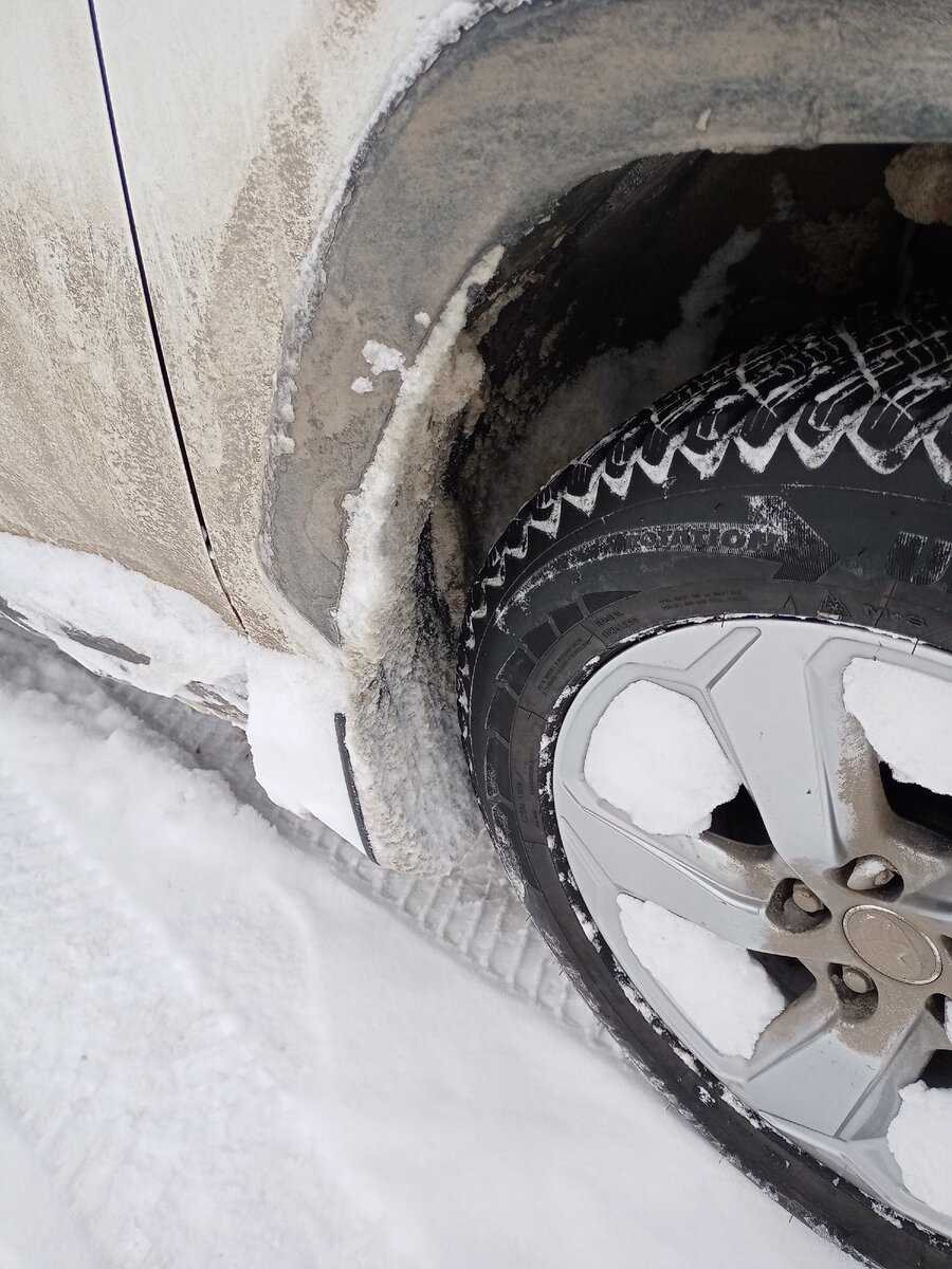 пока еще не сильно забилась снегом